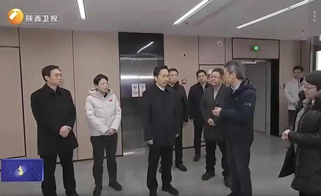 趙一德在陜西光電子先導院調研